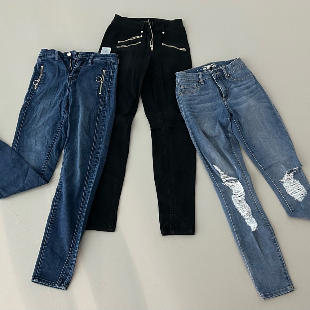 3 pairs of jeans bundle - Guess x2 and Rewash brand